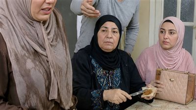 ألقى زوجي كوب الشاي في وجهي أثناء الإفطار