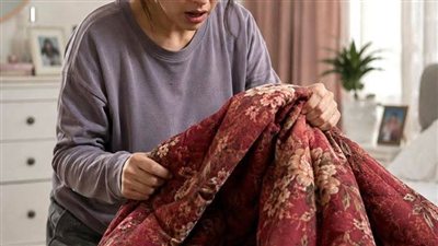 حماتي، ، متعودة كل سنة تبعتلنا لحاف فايبر من اللي بتعمله بإيدها.